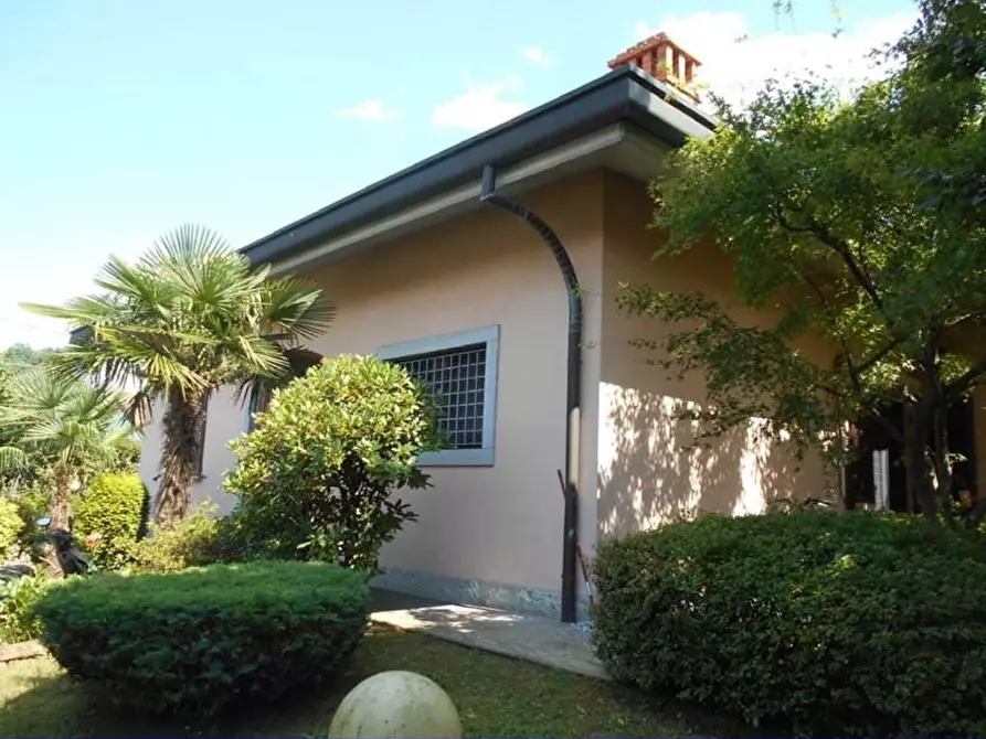Immagine 3 di Villa in vendita  a Gorla Minore