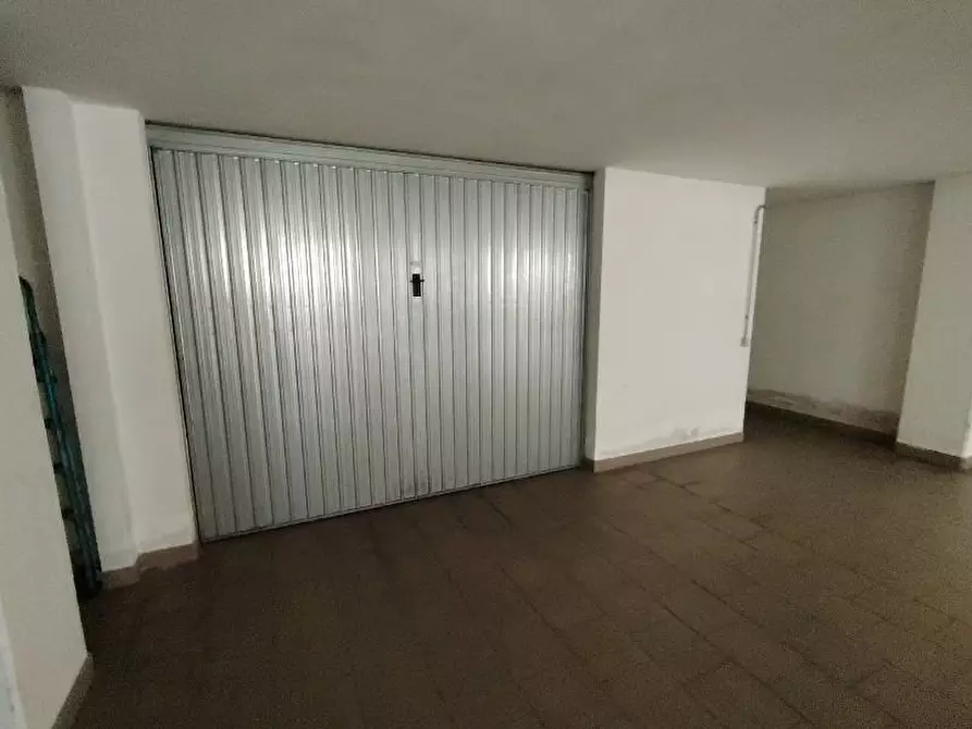 Immagine 18 di Appartamento in vendita  a Massa