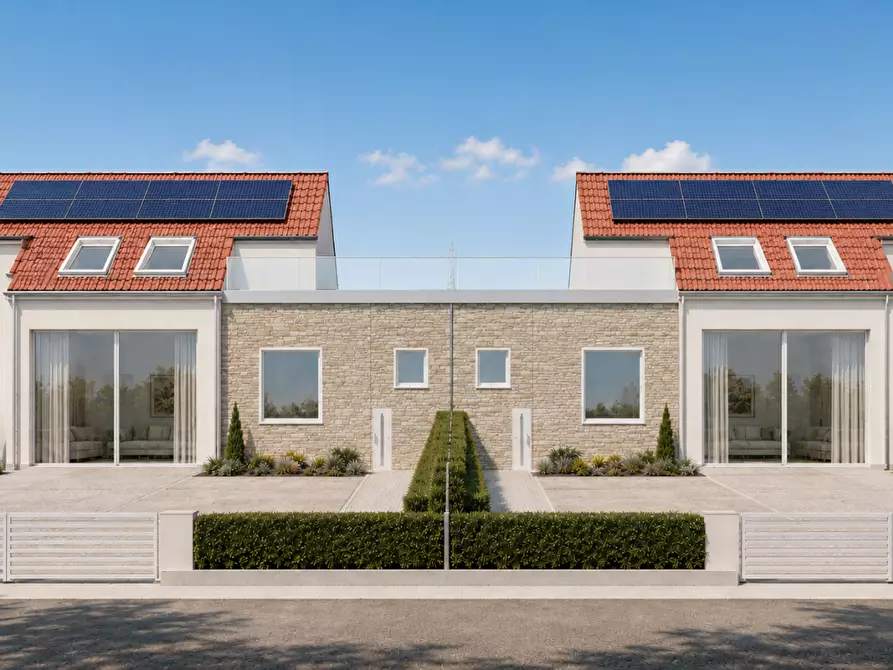 Immagine 1 di Casa bifamiliare in vendita  a Capannori