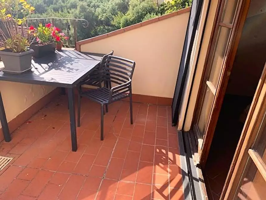Immagine 12 di Appartamento in vendita  a Massa E Cozzile