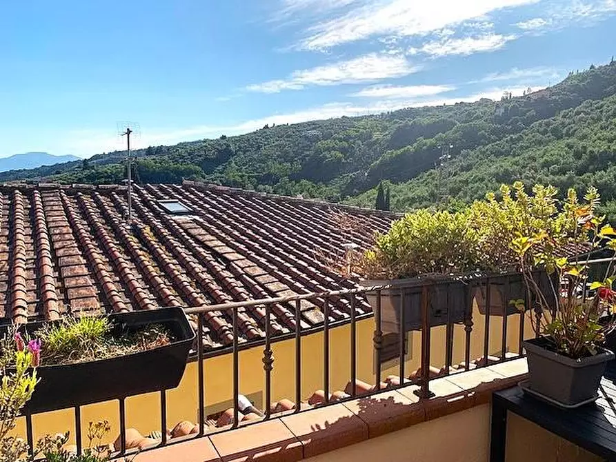 Immagine 13 di Appartamento in vendita  a Massa E Cozzile