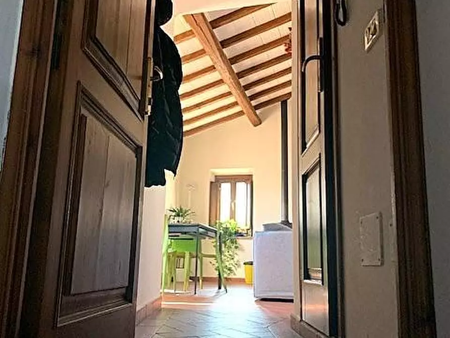 Immagine 2 di Appartamento in vendita  a Massa E Cozzile