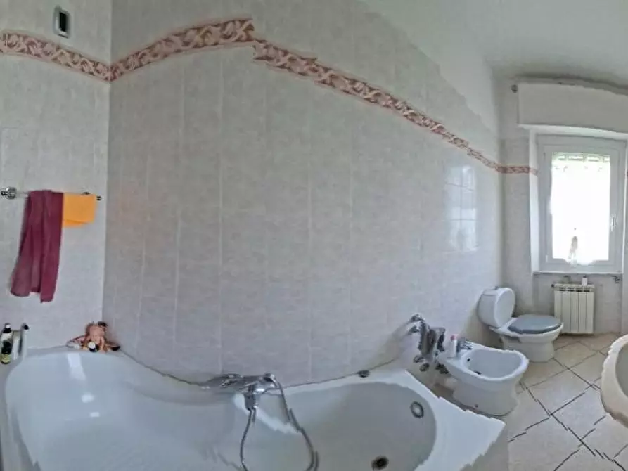 Immagine 18 di Casa trifamiliare in affitto  a Castelnuovo Magra