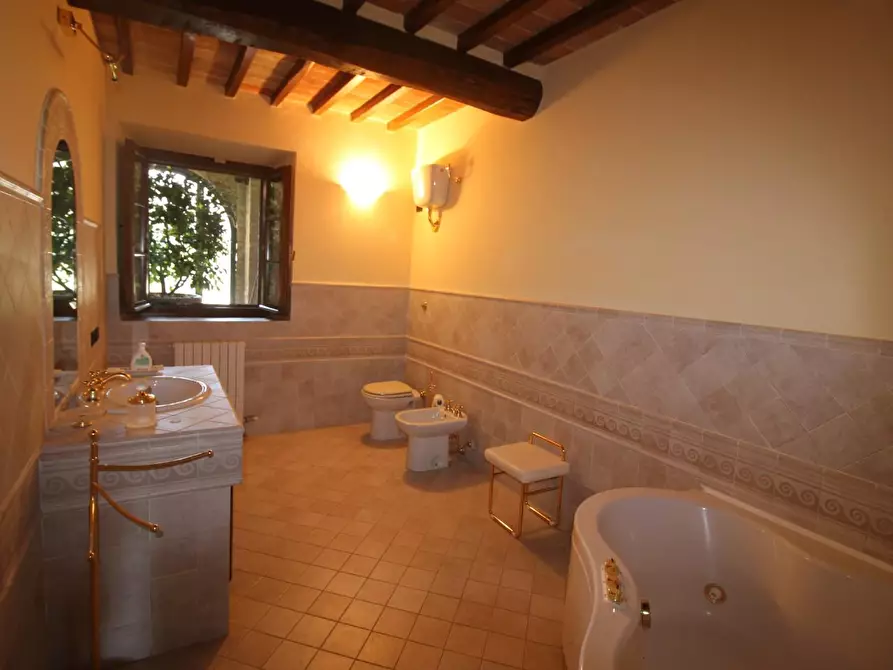 Immagine 27 di Casa colonica in vendita  a Casole D'elsa