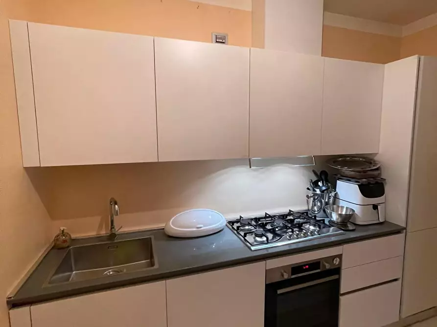 Immagine 1 di Appartamento in affitto  a Viareggio