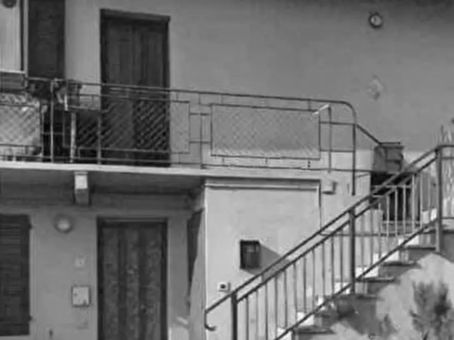 Immagine 2 di Casa indipendente in vendita  a Sesto Calende