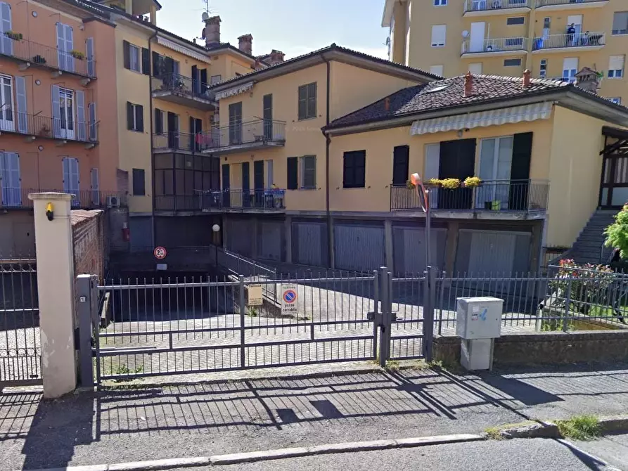 Immagine 1 di Garage in vendita  a Tortona