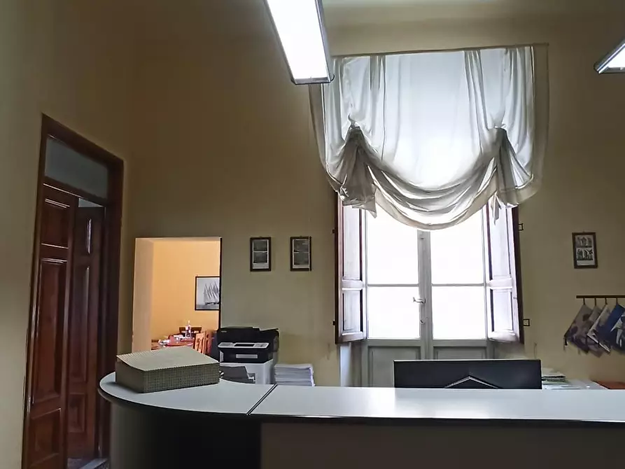 Immagine 11 di Appartamento in vendita  a Lucca