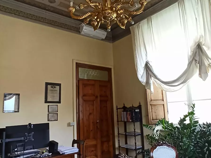 Immagine 13 di Appartamento in vendita  a Lucca