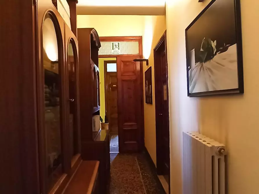 Immagine 16 di Appartamento in vendita  a Lucca