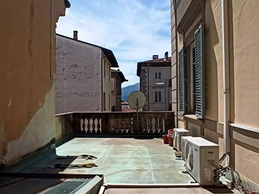 Immagine 8 di Appartamento in vendita  a Lucca