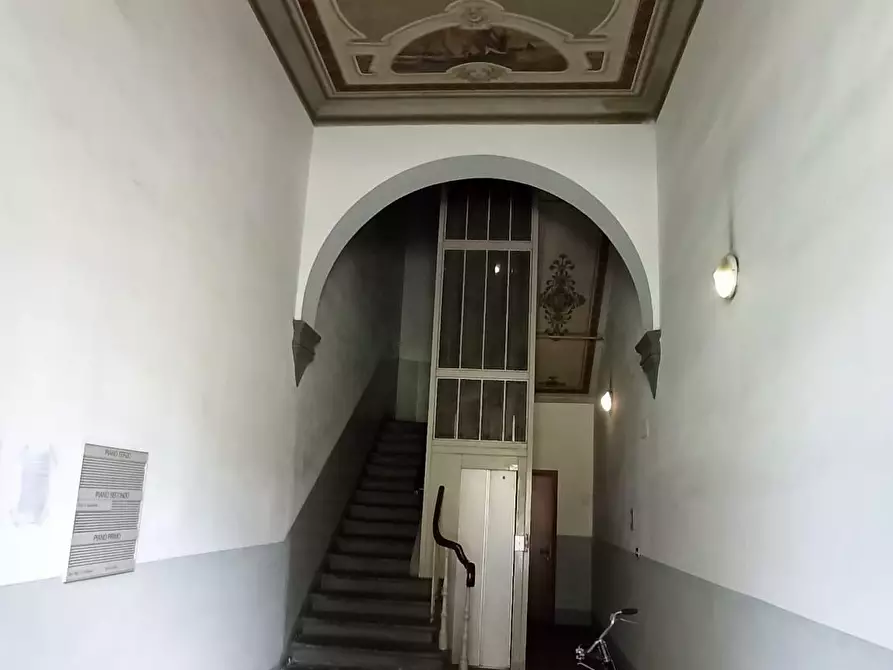 Immagine 2 di Appartamento in vendita  a Lucca