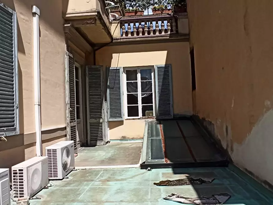 Immagine 10 di Appartamento in vendita  a Lucca