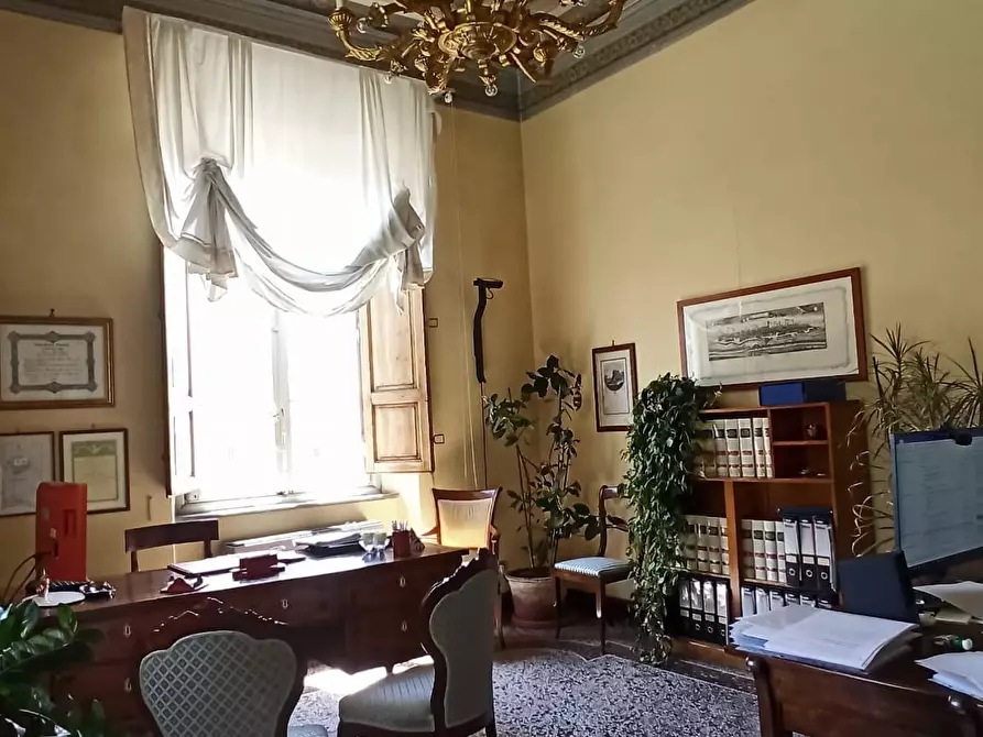 Immagine 5 di Appartamento in vendita  a Lucca