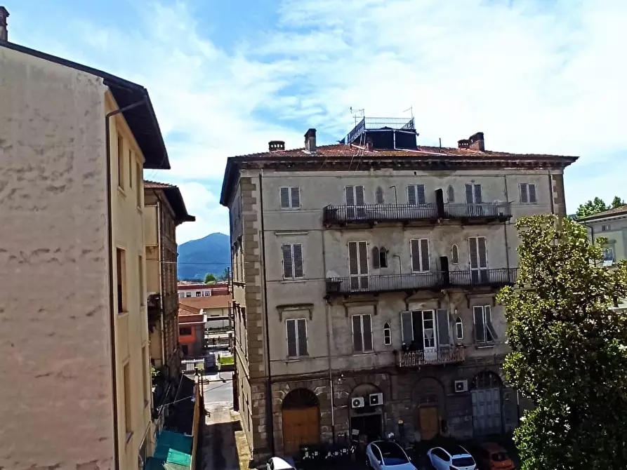 Immagine 9 di Appartamento in vendita  a Lucca