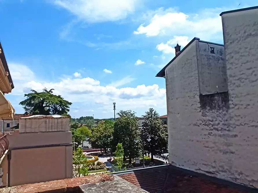 Immagine 7 di Appartamento in vendita  a Lucca