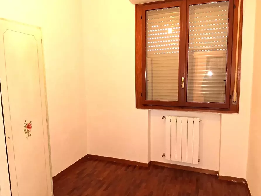 Immagine 5 di Appartamento in vendita  a Lucca