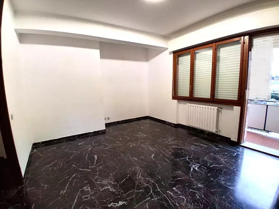 Immagine 2 di Appartamento in vendita  a Lucca