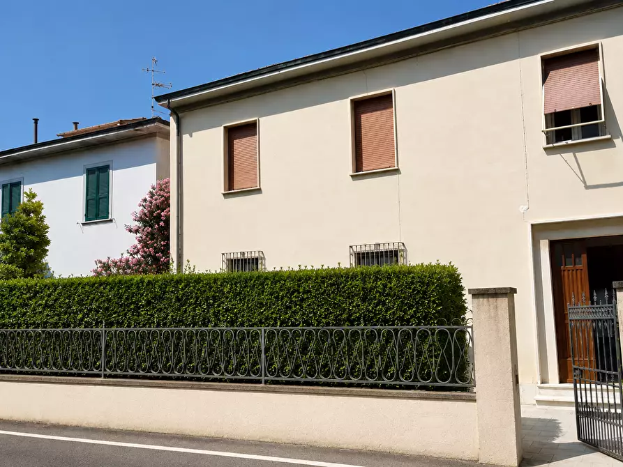 Immagine 1 di Appartamento in vendita  a Pisa
