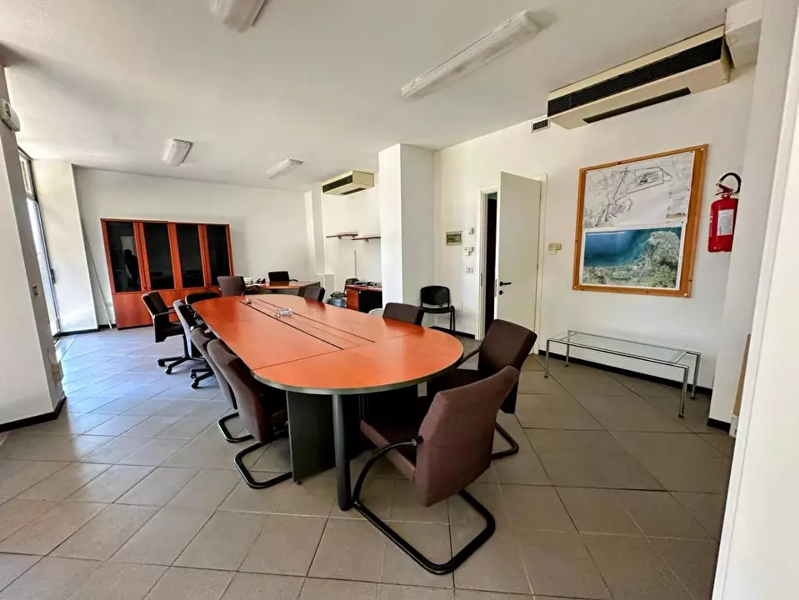 Immagine 16 di Ufficio in vendita  a Campiglia Marittima