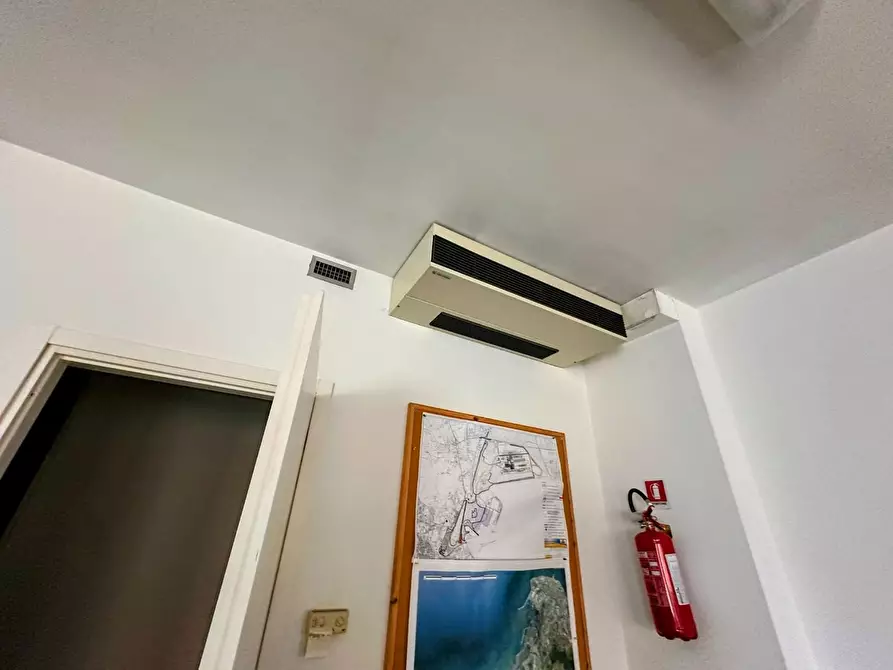 Immagine 11 di Ufficio in vendita  a Campiglia Marittima