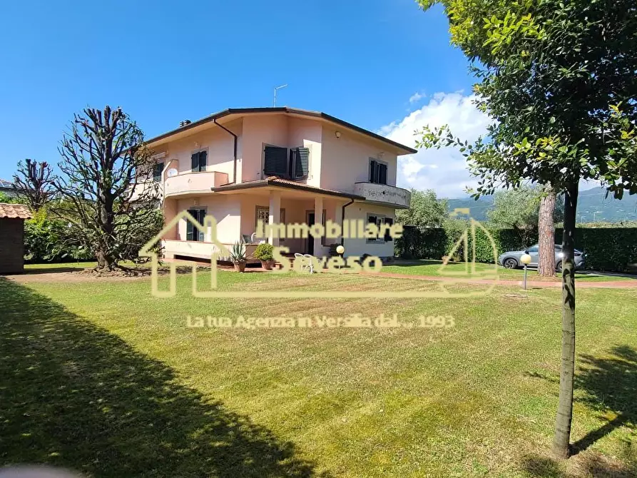 Immagine 2 di Casa bifamiliare in affitto  a Forte Dei Marmi