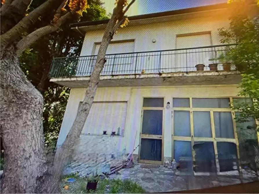 Immagine 1 di Villetta a schiera in vendita  a Lucca
