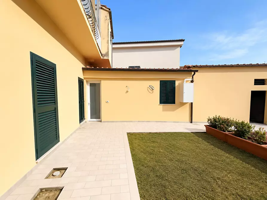 Immagine 13 di Appartamento in vendita  a Pontedera