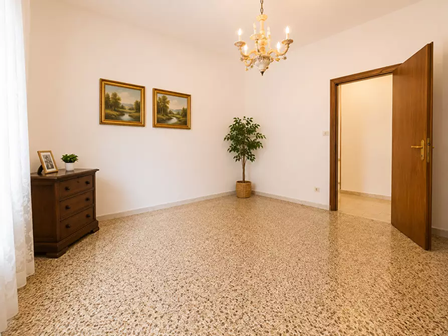 Immagine 1 di Appartamento in vendita  a Massa