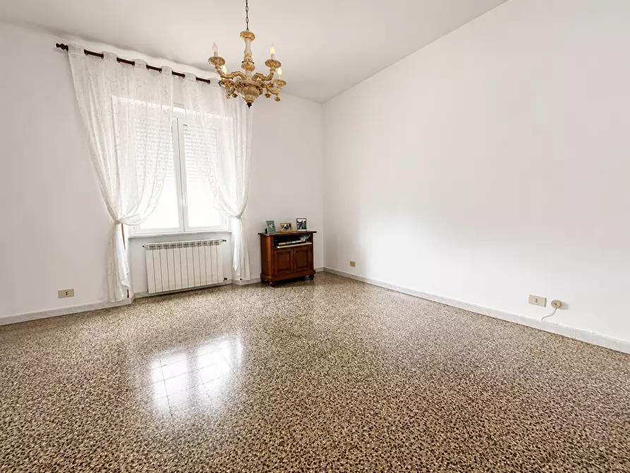 Immagine 3 di Appartamento in vendita  a Massa