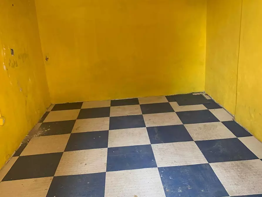 Immagine 2 di Garage in vendita  a Livorno