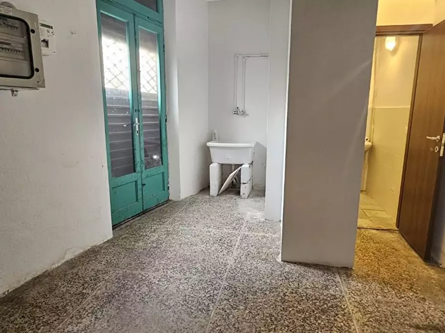 Immagine 2 di Locale commerciale in affitto  a Pisa