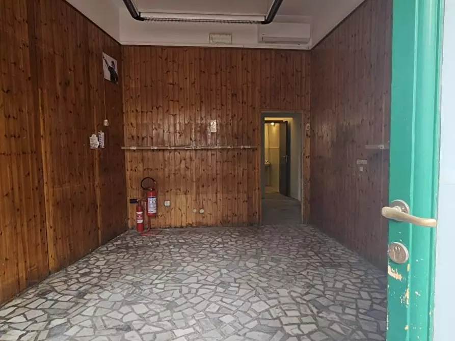 Immagine 3 di Locale commerciale in affitto  a Pisa