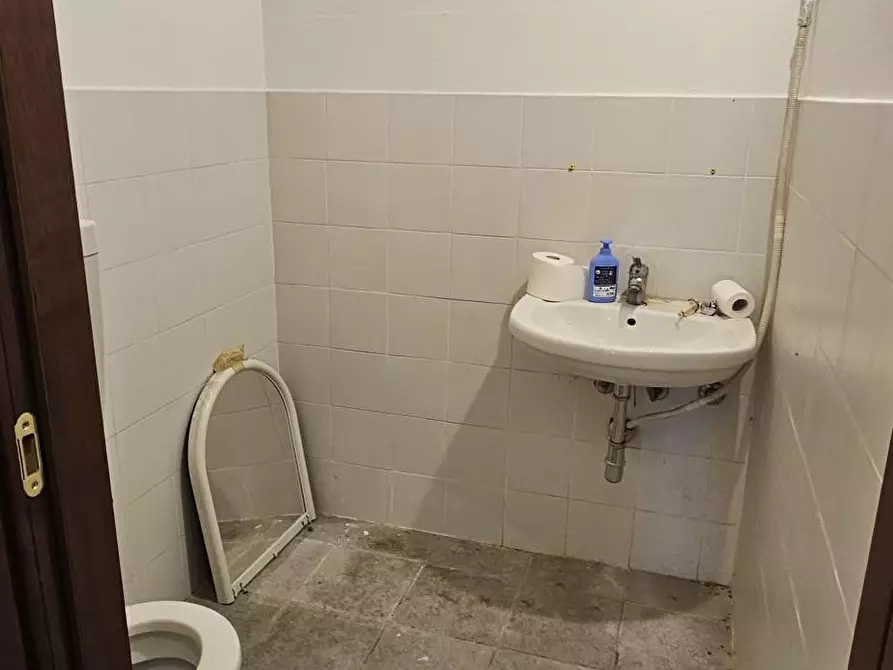 Immagine 7 di Locale commerciale in affitto  a Pisa