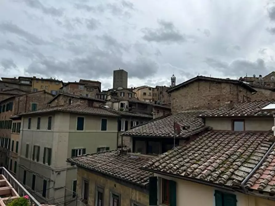 Immagine 2 di Appartamento in vendita  a Siena