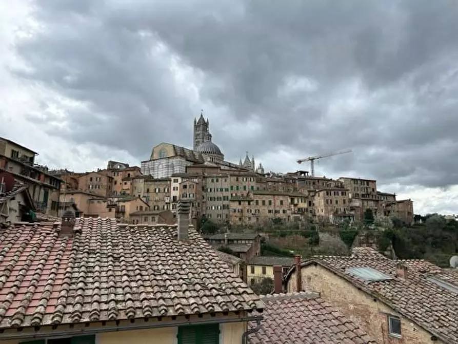 Immagine 1 di Appartamento in vendita  a Siena