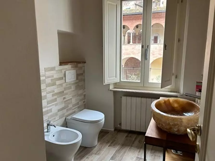 Immagine 11 di Appartamento in vendita  a Siena