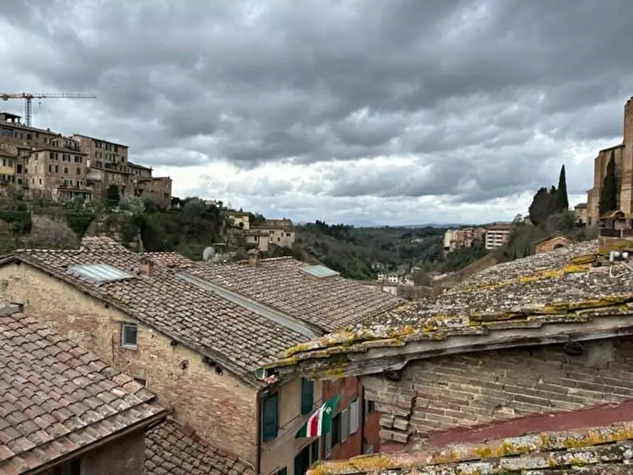 Immagine 4 di Appartamento in vendita  a Siena
