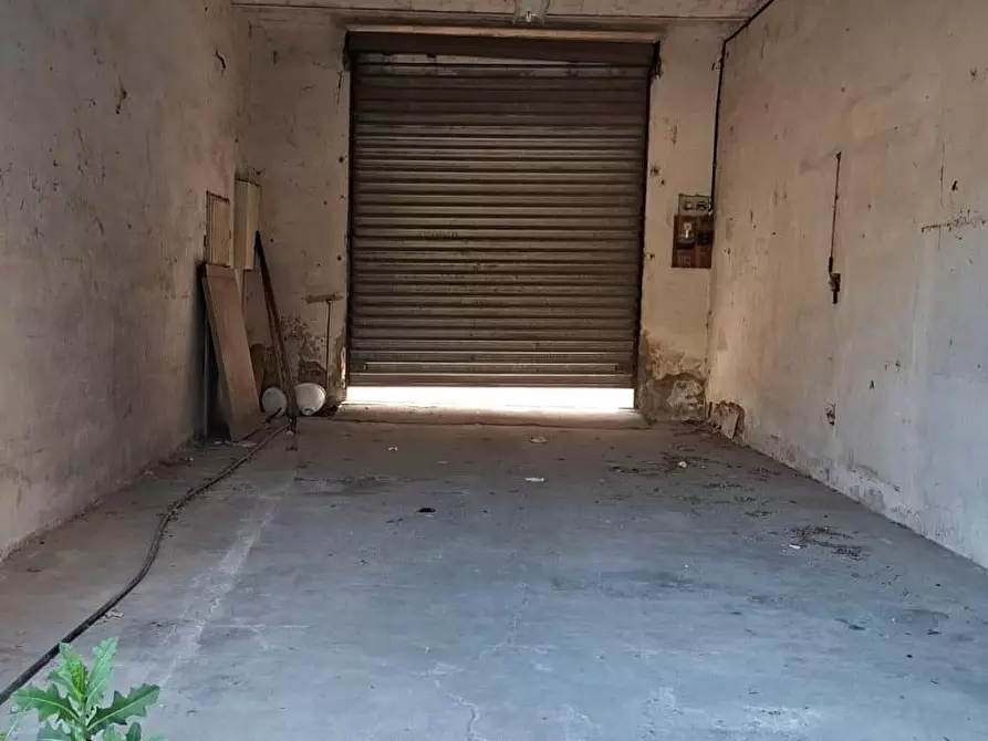 Immagine 11 di Garage in vendita  a Terricciola