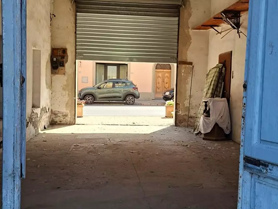 Immagine 6 di Garage in vendita  a Terricciola