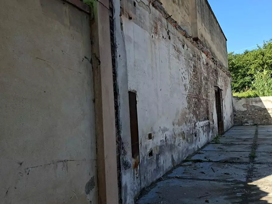 Immagine 7 di Garage in vendita  a Terricciola