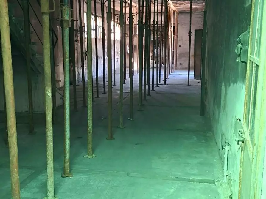 Immagine 4 di Garage in vendita  a Terricciola