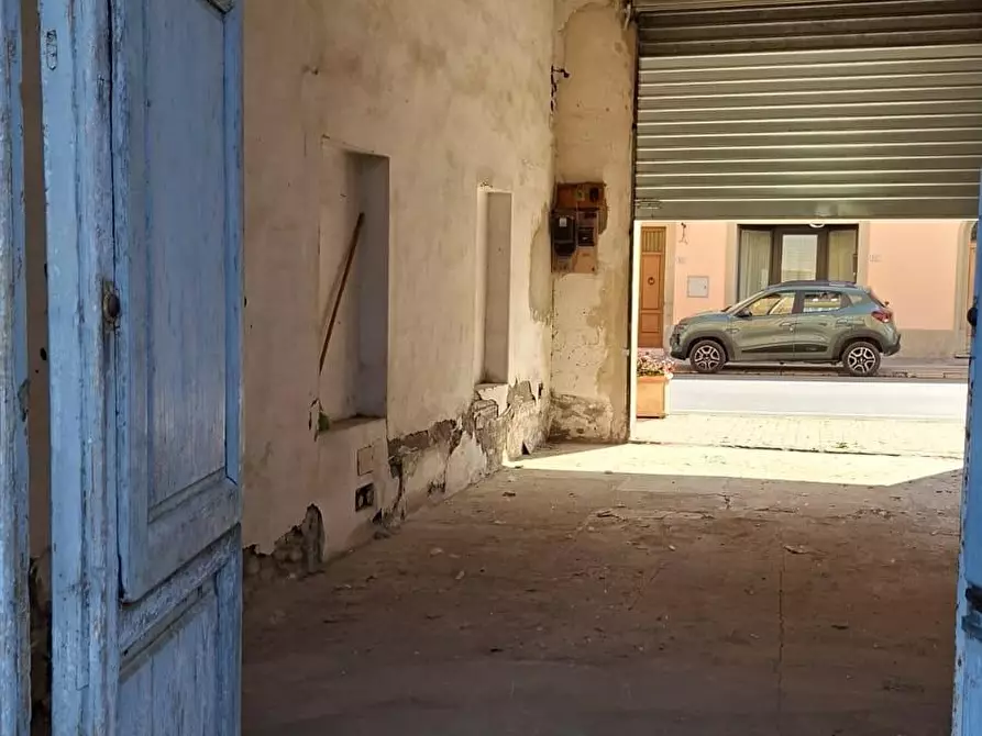 Immagine 2 di Garage in vendita  a Terricciola