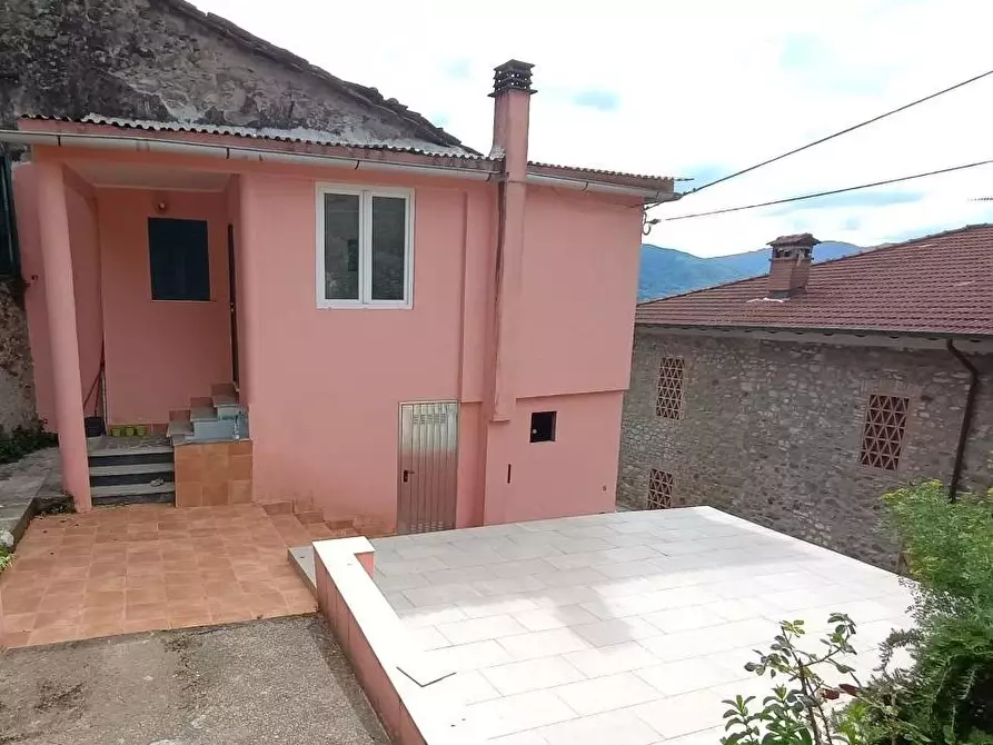 Immagine 1 di Casa semindipendente in vendita  a Villafranca In Lunigiana