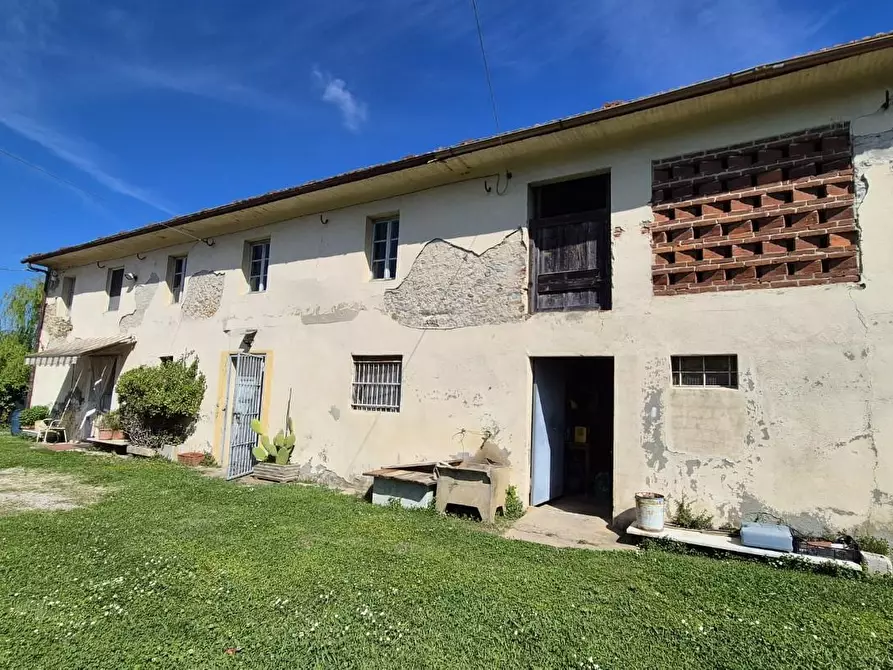 Immagine 12 di Rustico / casale in vendita  a Camaiore