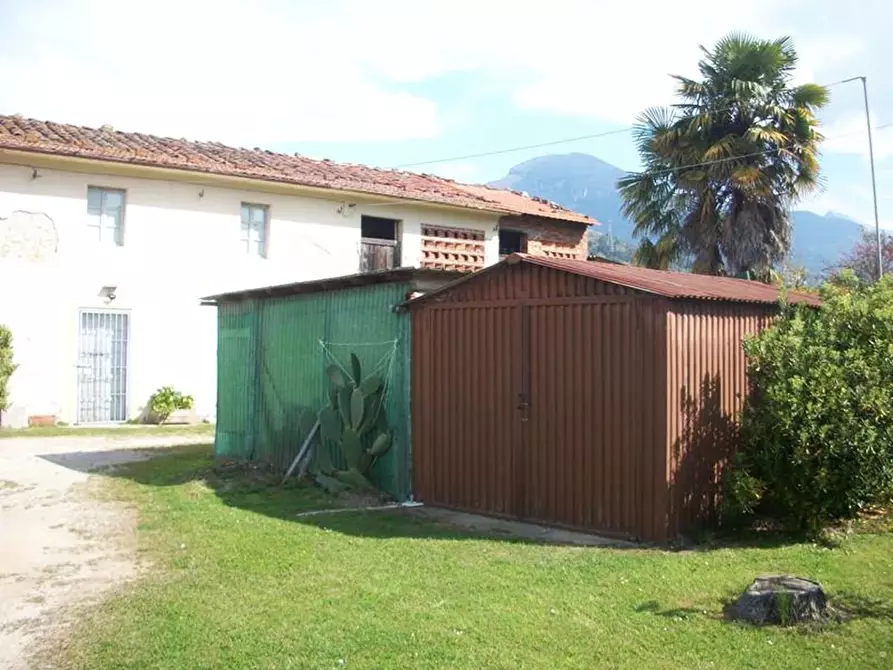 Immagine 38 di Rustico / casale in vendita  a Camaiore
