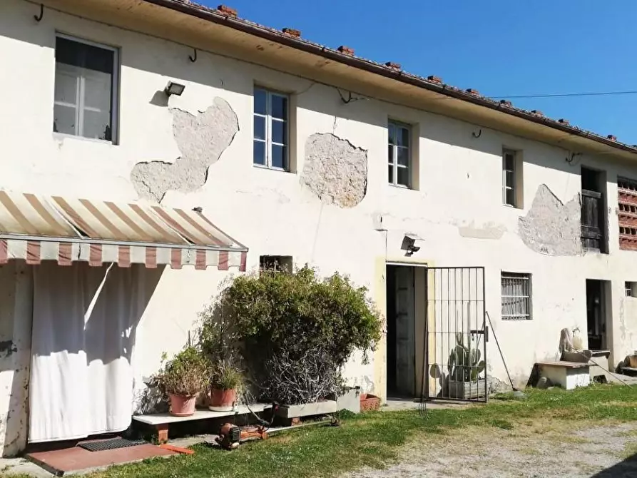 Immagine 2 di Rustico / casale in vendita  a Camaiore