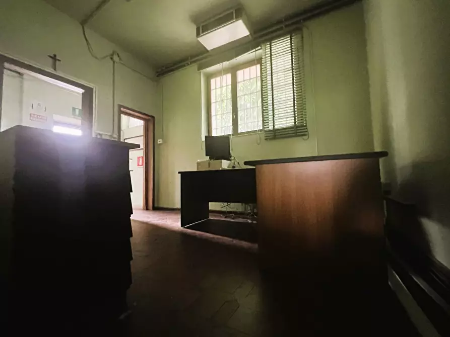 Immagine 9 di Magazzino in vendita  a Borgo A Mozzano
