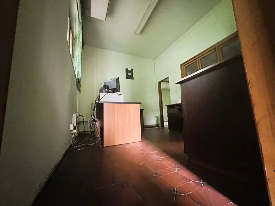 Immagine 10 di Magazzino in vendita  a Borgo A Mozzano