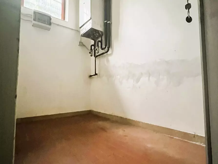 Immagine 8 di Magazzino in vendita  a Borgo A Mozzano